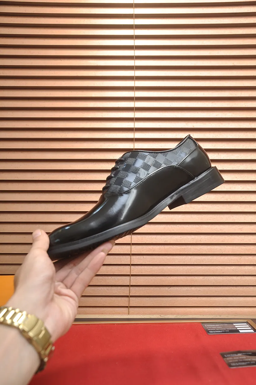 Men's men's shoes 💰460💶 [LV] (all high-end sheep lining) 🍀LV's latest genuine leather business suit shoes are launched simultaneously on the official website. The first-layer cowhide imported from Italy is made of heavy gold, 💥official website 1:1 rubber outsole. Versatile to wear, high-end without losing class, and the color combination is extraordinary. This four-season style is alluring when worn on your feet, showing off your big-name flair. Standard code 38-45 (45 customized)